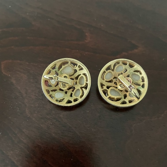 Vtg Alfred Phillippe for Crown Trifari acorn fruit salad swirl clip earrings - Picture 4 of 8